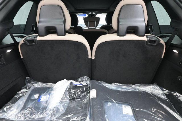 New 2027 Volvo XC90 B5 Plus AWD/4WD image 31