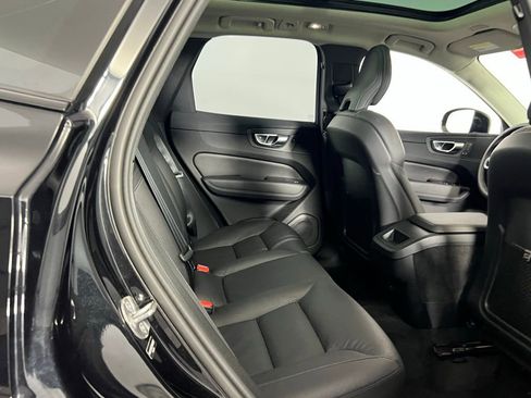 Used 2025 Volvo XC60 B5 Plus image 28