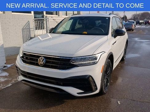 Used 2022 Volkswagen Tiguan SE R-Line image 1