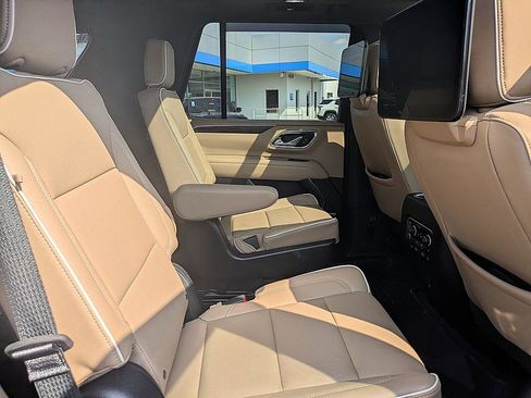 Used 2023 Chevrolet Tahoe Premier w/ Advanced Technology Package image 35