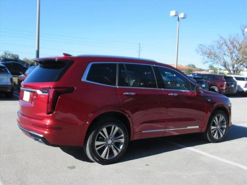 Used 2025 Cadillac XT6 Premium Luxury image 6