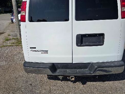 Used 2010 Chevrolet Express 3500 LT w/ LT Preferred Equipment Group RWD image 6