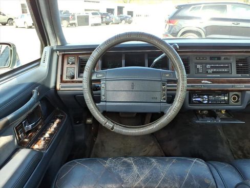 Used 1990 Lincoln Town Car Cartier image 16