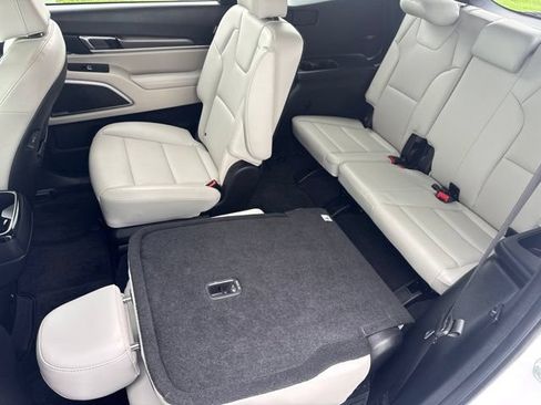 Used 2024 Kia Telluride S FWD image 38