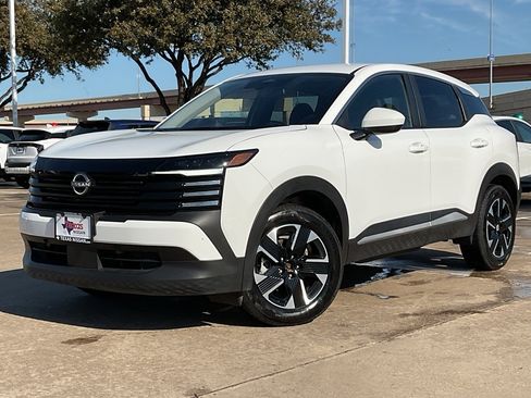 Used 2025 Nissan Kicks SV image 2