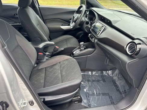 Used 2020 Nissan Kicks SV FWD image 11