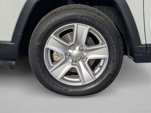 Used 2022 Jeep Compass Latitude image 14