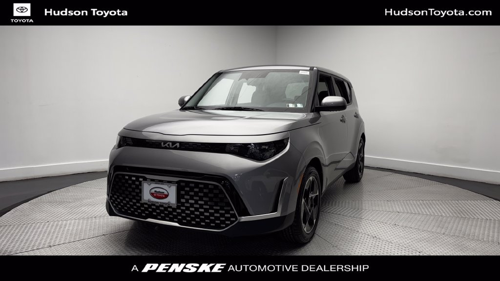 Used 2025 Kia Soul EX FWD image 1