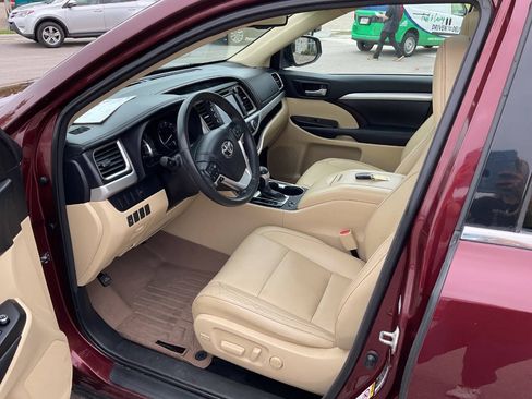 Used 2015 Toyota Highlander XLE AWD/4WD image 14