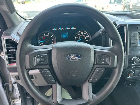 Used 2015 Ford F150 XLT AWD/4WD image 11