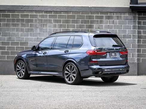 Used 2022 BMW X7 xDrive40i w/ M Sport Package AWD/4WD image 4