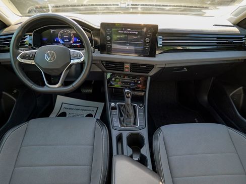 Used 2025 Volkswagen Jetta SE w/ Sunroof Package FWD image 39