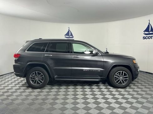 Used 2017 Jeep Grand Cherokee Limited AWD/4WD image 6