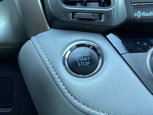 Used 2015 Toyota RAV4 Limited image 35