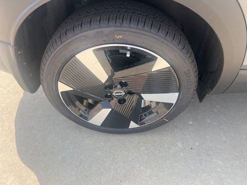 New 2025 Nissan Kicks SR image 4