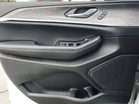 Used 2024 Jeep Grand Cherokee L Limited w/ Luxury Tech Group II image 11