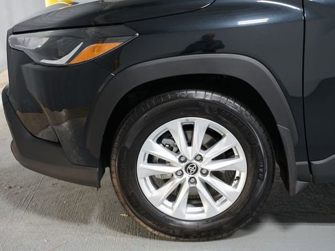 Certified 2025 Toyota Corolla Cross LE image 5