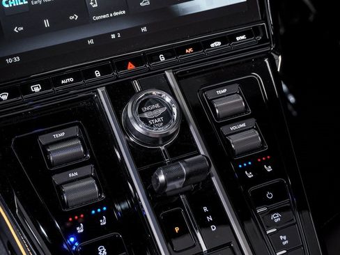 New 2026 Aston Martin V8 Vantage Roadster image 34