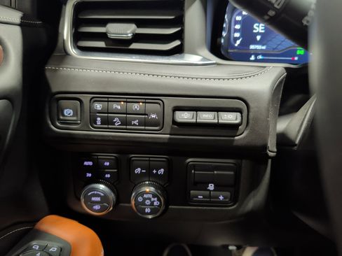 Used 2023 GMC Yukon Denali Ultimate image 10