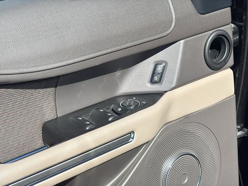 Used 2021 Ford Expedition XLT image 12