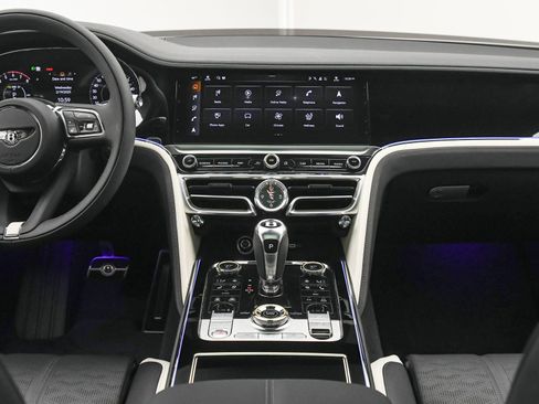 Used 2025 Bentley Flying Spur Plug-In Hybrid image 37