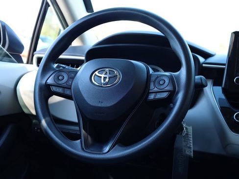 Used 2022 Toyota Corolla LE image 10