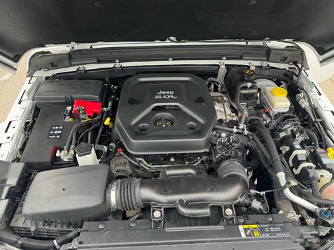 Used 2020 Jeep Wrangler Unlimited Sahara image 32