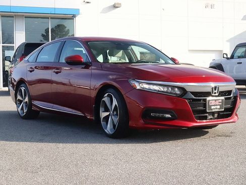 Used 2019 Honda Accord Touring image 3