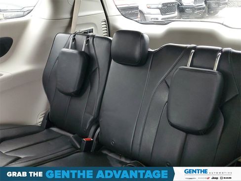 Used 2019 Chrysler Pacifica Limited image 24