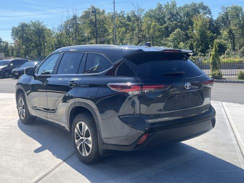 Used 2026 Toyota Highlander XLE AWD/4WD image 4