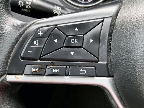 Used 2019 Nissan Rogue S FWD image 19