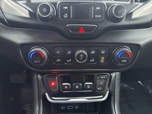 Used 2020 GMC Terrain SLT image 23