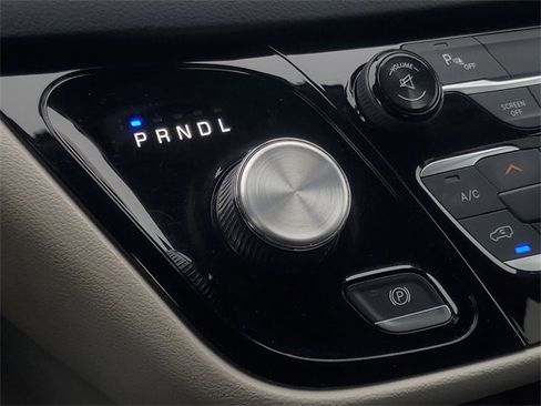 Used 2017 Chrysler Pacifica Touring-L Plus image 29