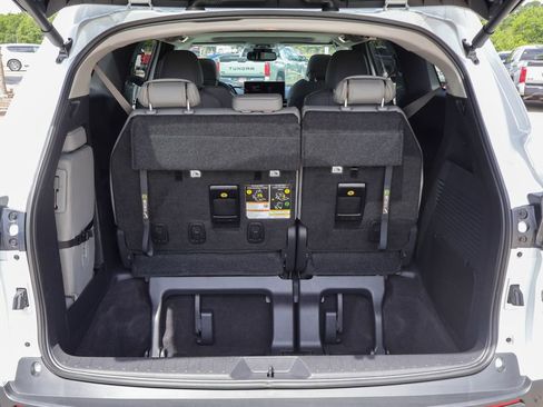 Used 2025 Toyota Sienna XLE FWD image 29