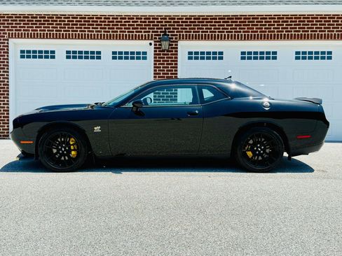 Used 2021 Dodge Challenger R/T Scat Pack RWD image 3