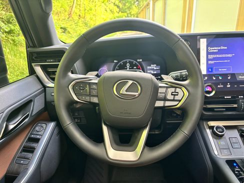 Used 2025 Lexus GX 550 w/ Accessory Package (2T) AWD/4WD image 45