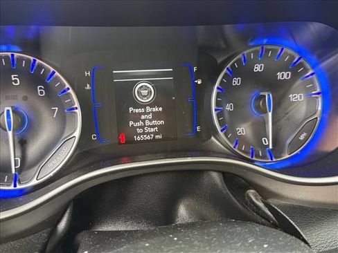 Used 2020 Chrysler Pacifica Touring-L FWD image 3