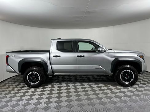 Certified 2025 Toyota Tacoma TRD Off-Road image 4