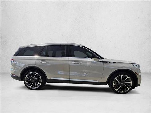 Used 2024 Lincoln Aviator Reserve w/ Equipment Group 201A AWD/4WD image 4