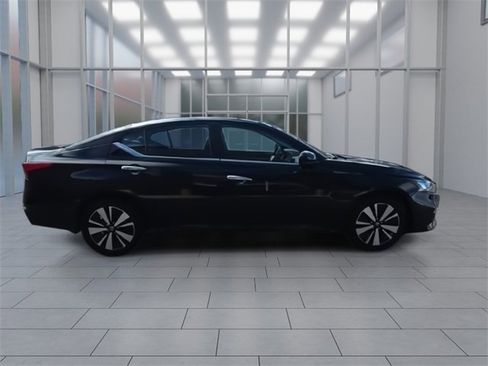 Certified 2022 Nissan Altima 2.5 SV w/ SV Premium Package image 9