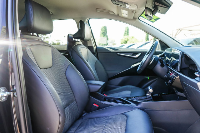 Certified 2025 Kia Niro EX FWD image 17