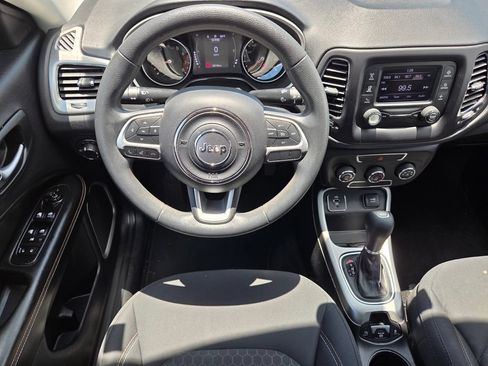 Used 2018 Jeep Compass Sport FWD image 16