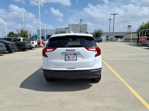Used 2022 GMC Terrain SLE w/ Driver Convenience Package FWD image 4