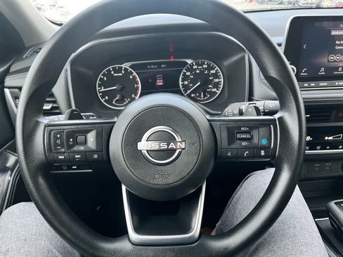 Used 2024 Nissan Rogue SV image 34