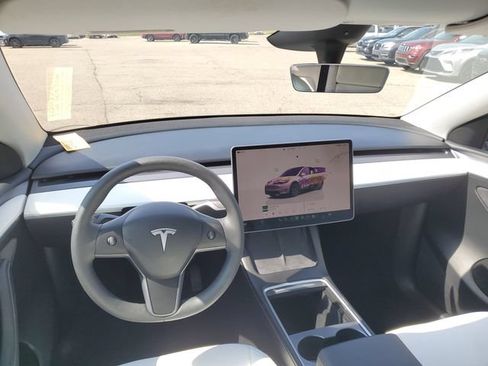 Used 2024 Tesla Model Y Long Range RWD image 21
