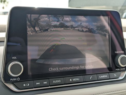 Certified 2025 Nissan Rogue SV image 23