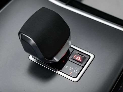 Used 2024 Land Rover Range Rover Evoque Dynamic SE image 52