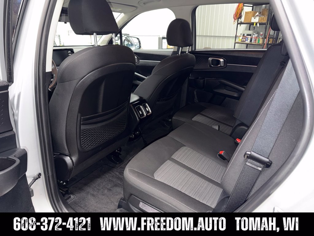 Used 2021 Kia Sorento LX FWD image 12