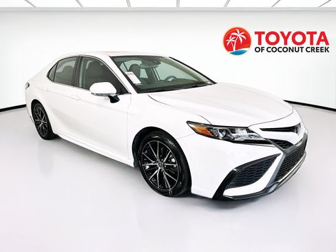 Used 2023 Toyota Camry SE w/ Convenience Package FWD image 1
