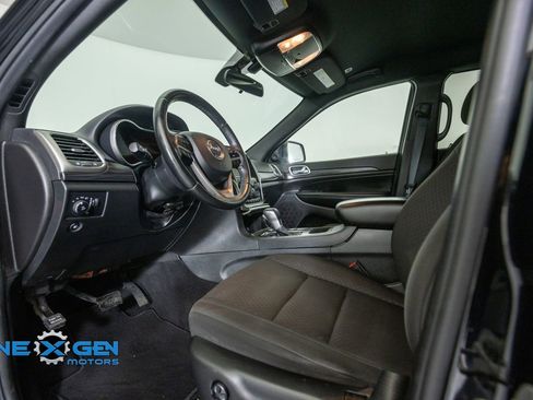 Used 2019 Jeep Grand Cherokee Laredo AWD/4WD image 10